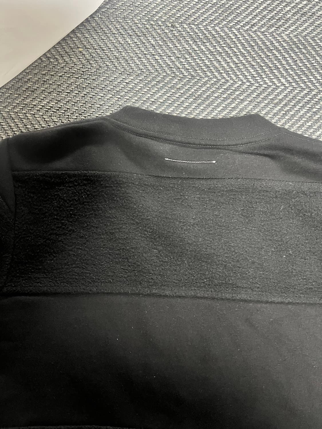 mm6 메종마르지엘라 맨투맨 김현우님 착용 상품이미지1