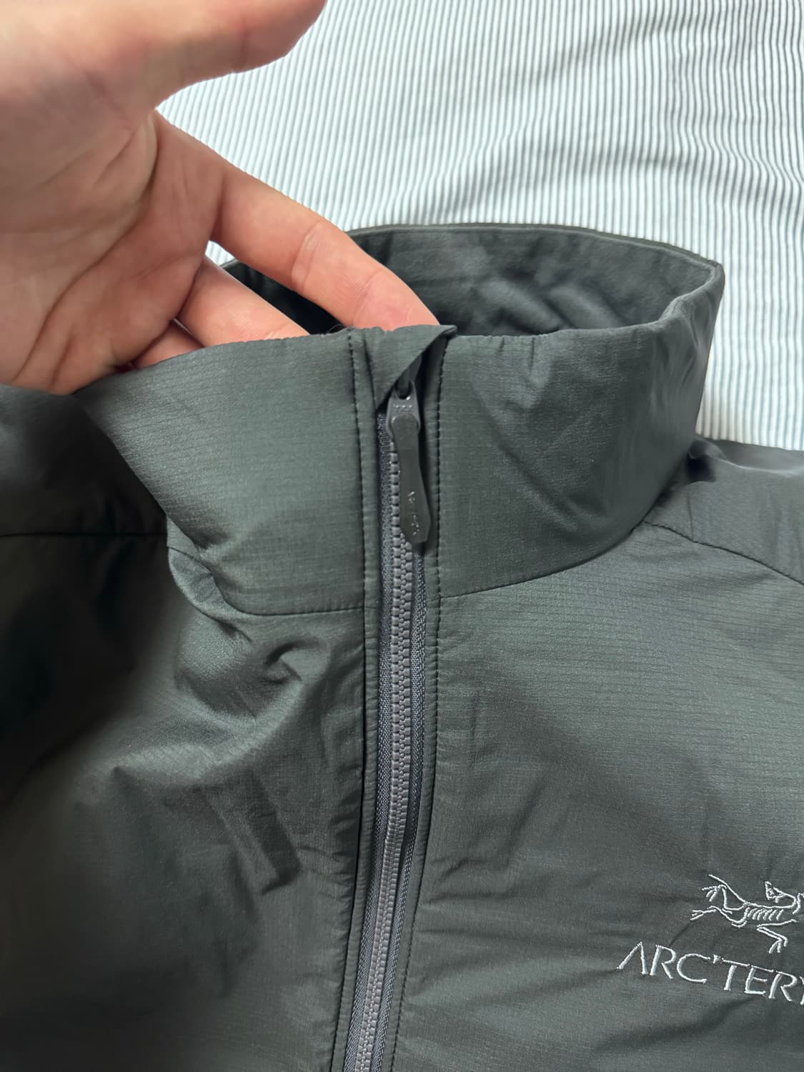 (새상품급) 아크테릭스 아톰 자켓 그래파이트 L 상품이미지5