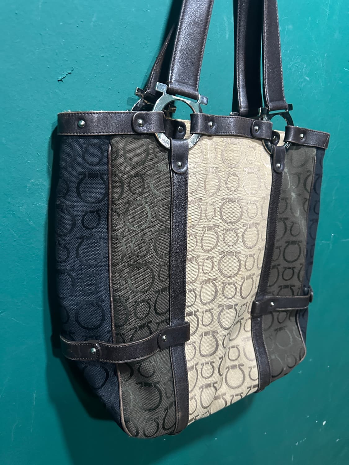 페레가모 간치니 숄더백 상품이미지4