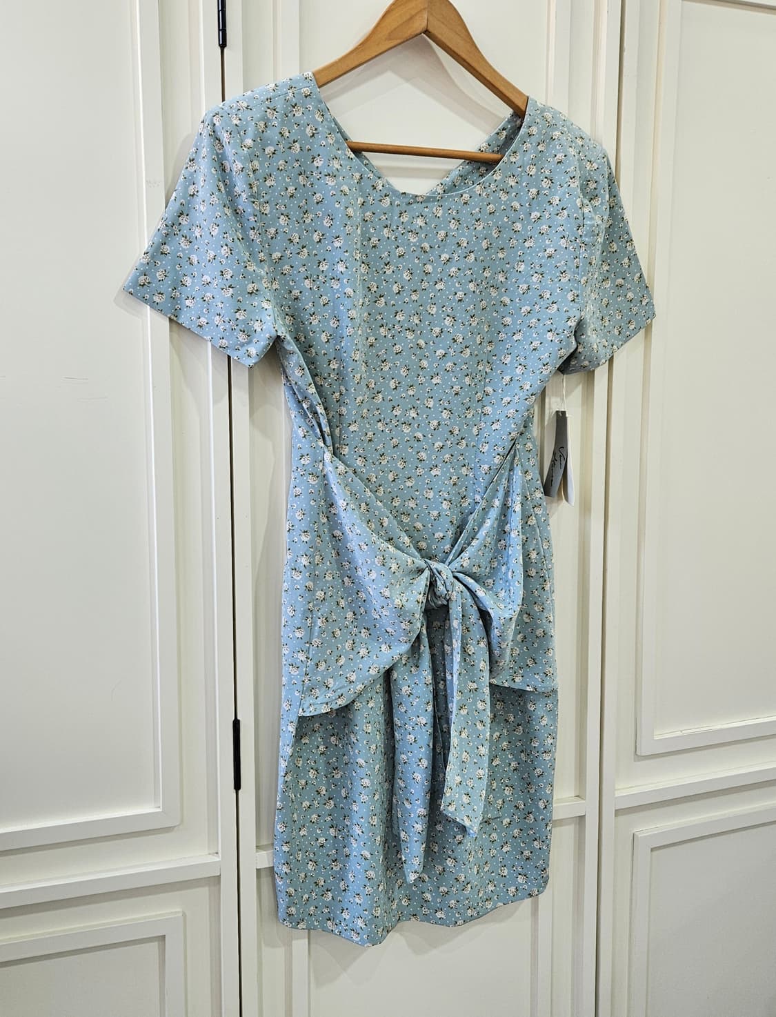 파스텔블루 플라워 랩무드 원피스 상품이미지2