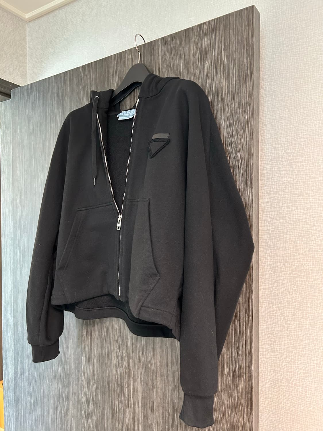 프라다 삼각로고 블랙 후드 자켓 138590 R212 11LN (M) 상품이미지3