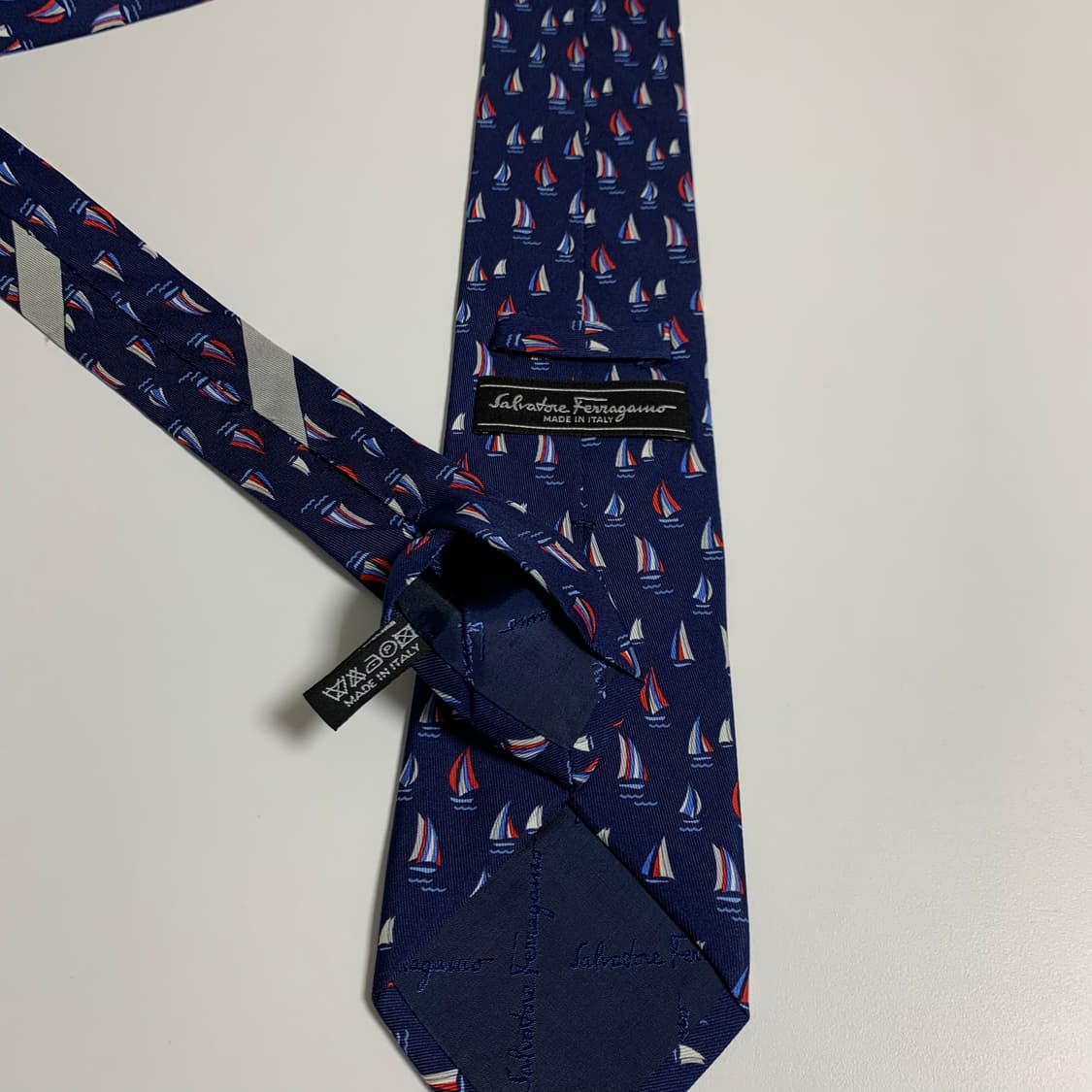 살바토레 페레가모 네이비 클래식 명품넥타이 새상품급 7.8cm 상품이미지7