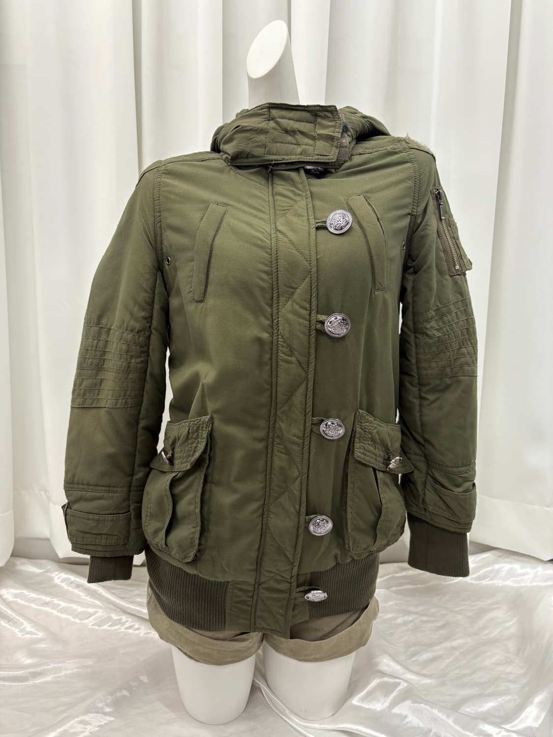 Cecil McBee 유니크 버튼 야상 상품이미지1