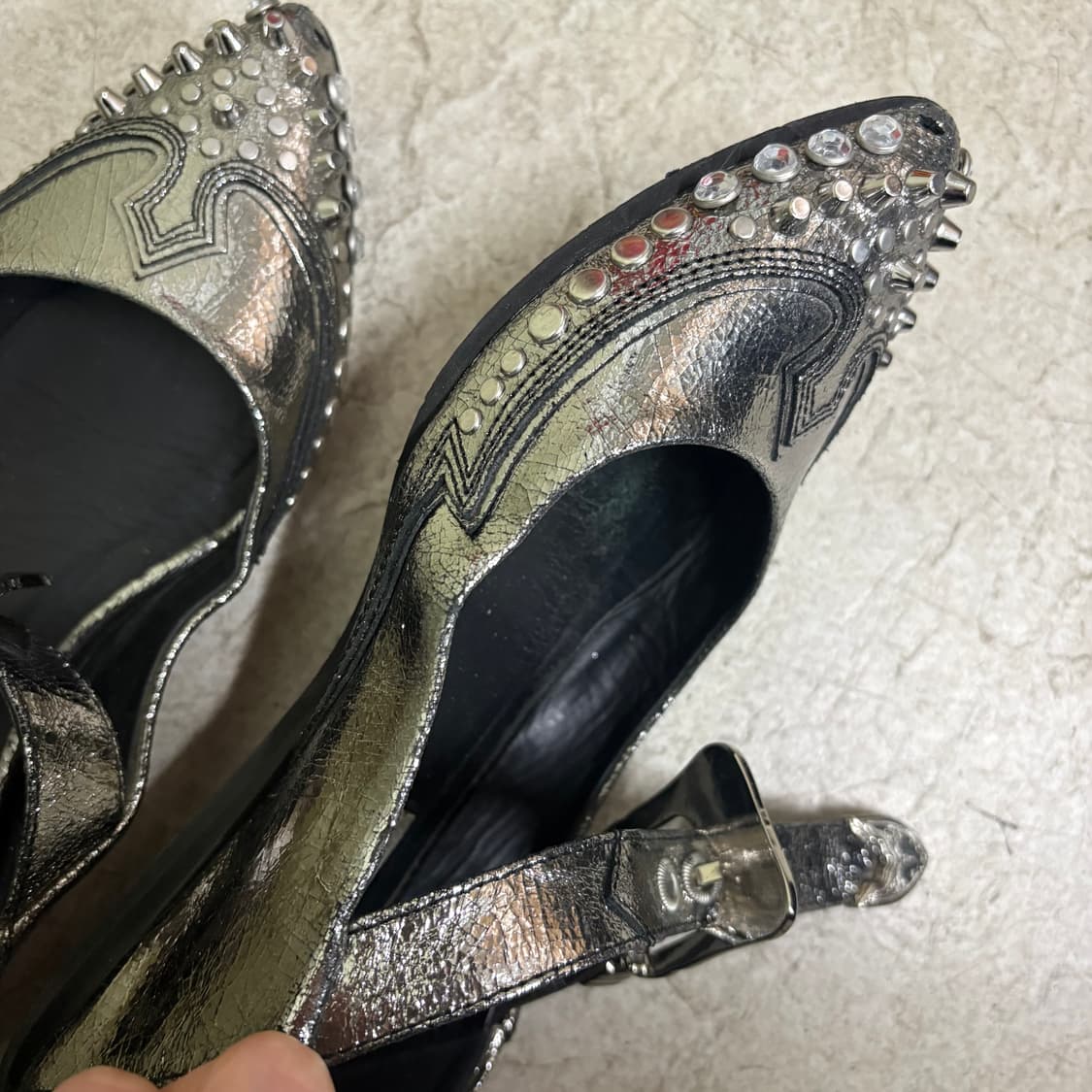 맥퀸 스터드 플랫슈즈 실버 235 상품이미지5