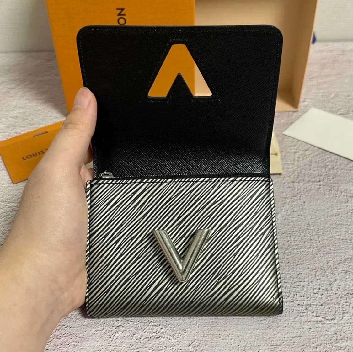 [풀구성] 루이비통 트위스트 컴팩트 월릿 반지갑 상품이미지3