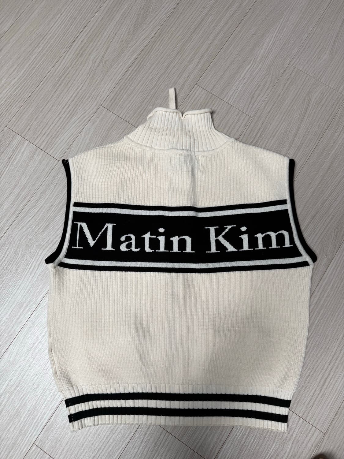 SPELL POINT STRIPE KNIT VEST IN IVORY 상품이미지2