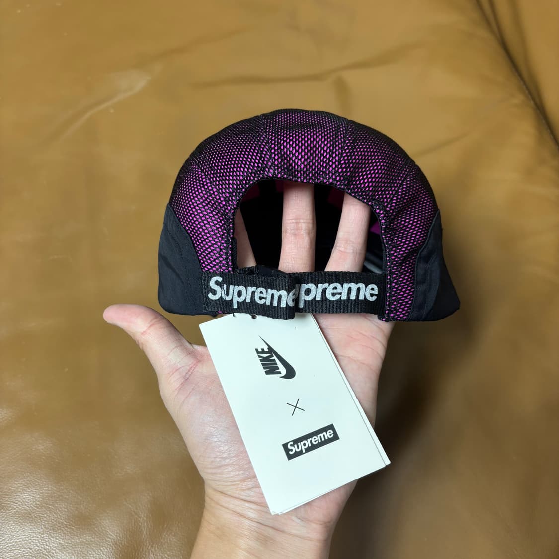 슈프림 x 나이키 트레일 블랙 퍼플 러닝 캠프캡 모자 (Black) 상품이미지8