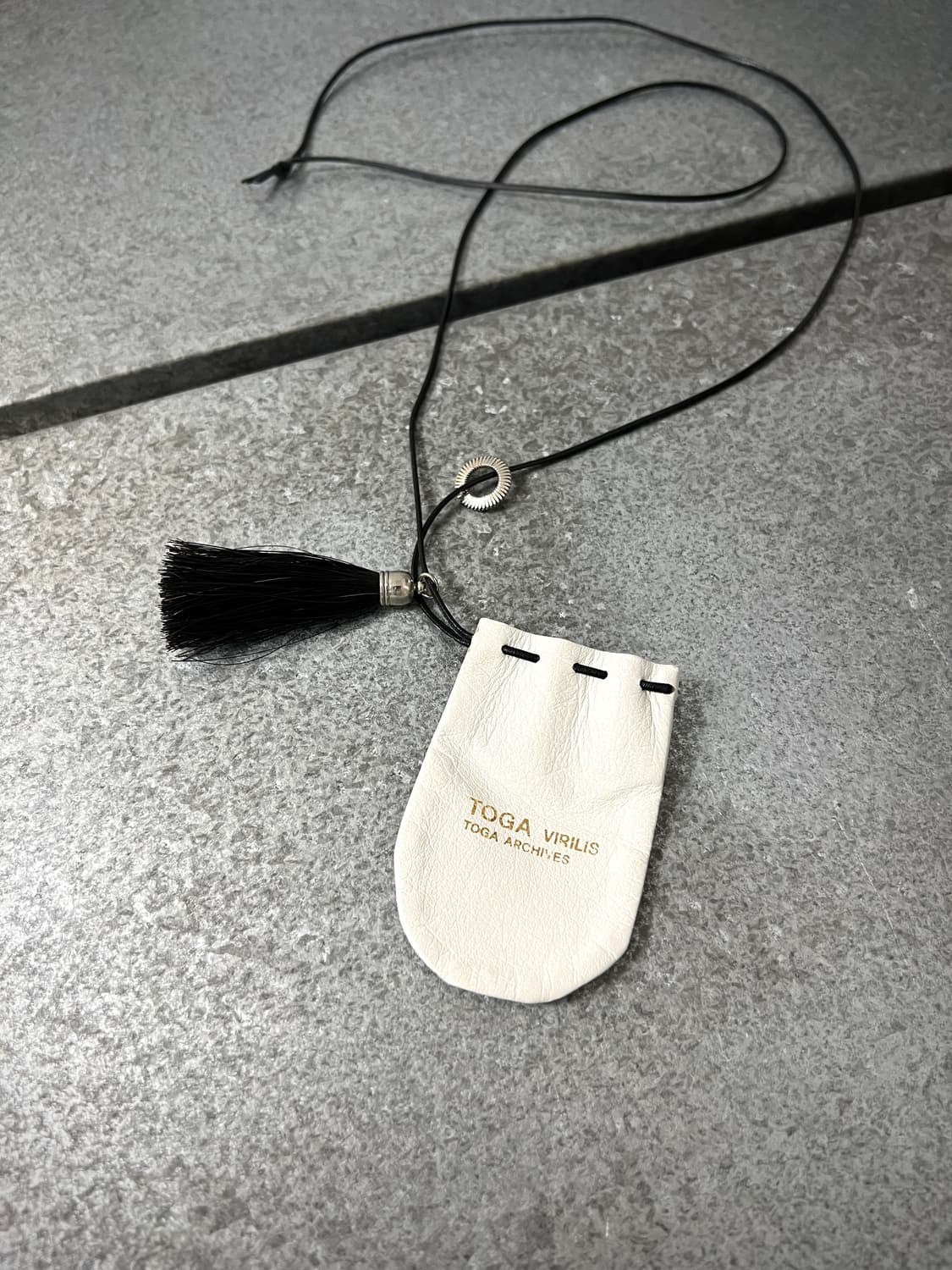 TOGA VIRILIS-LEATHER POUCH NECKLACE 상품이미지2