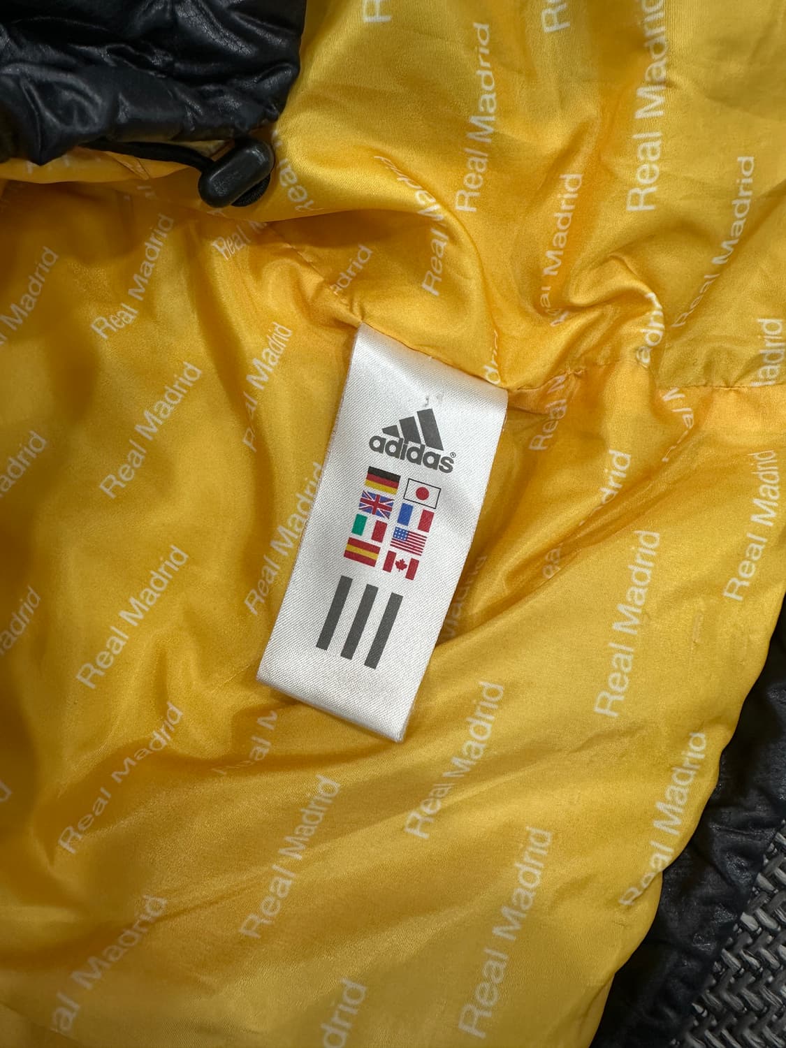 레알마드리드 패딩 블랙 상품이미지5