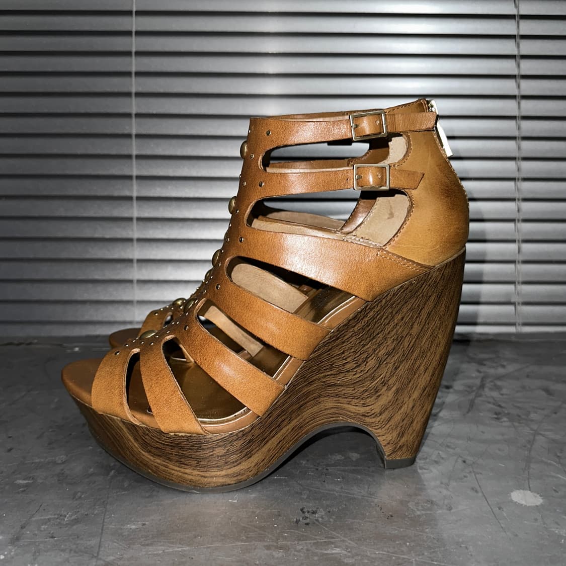 00s 데드스톡 가죽 앤 브라스 웨지 샌들 풀박스 상품이미지4