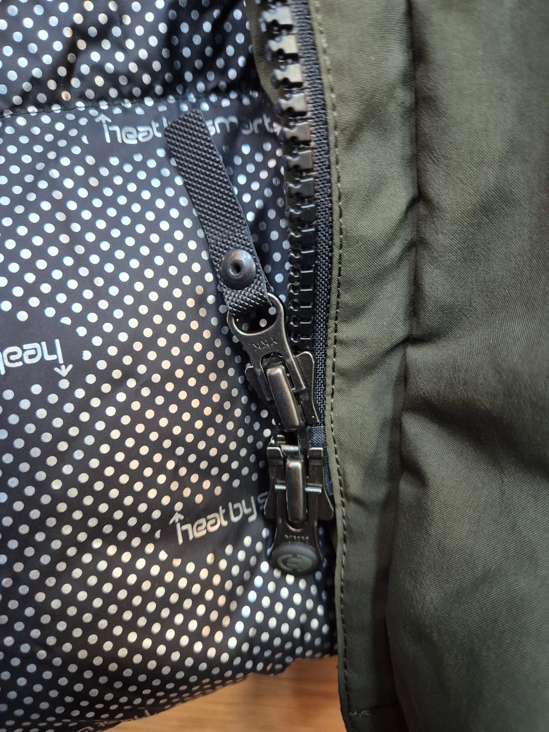 아이더 ESCAPE 다운 자켓 L사이즈 판매합니다. 색상은 카키색이고,  상품이미지9