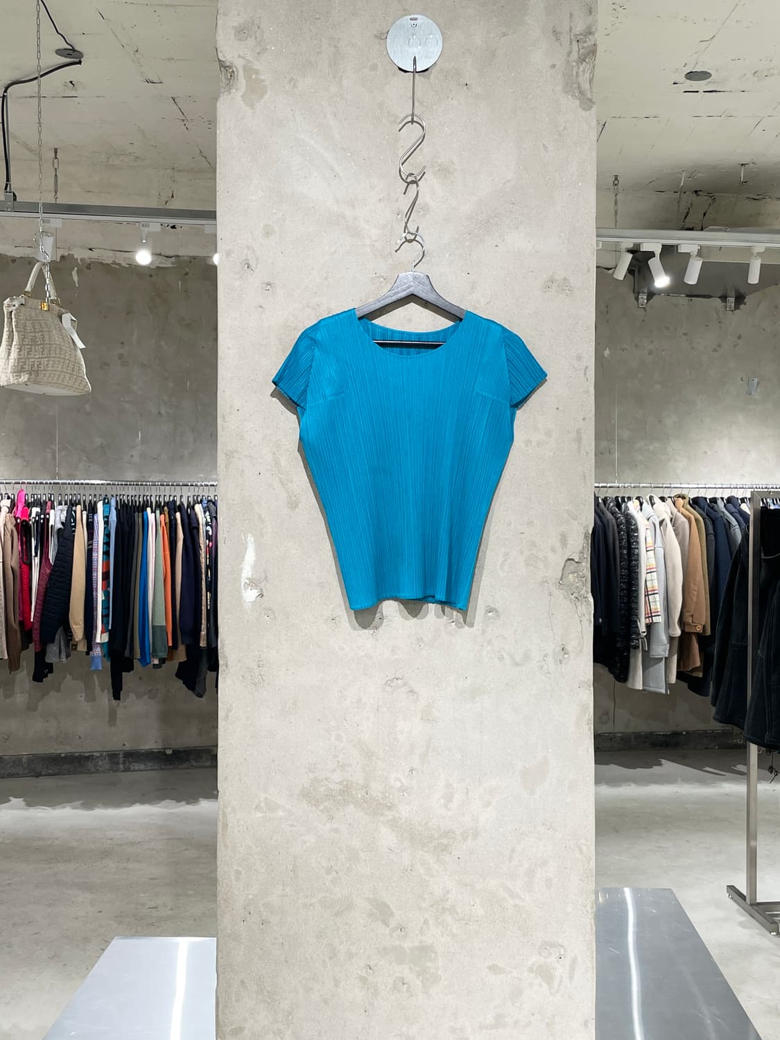 플리츠 플리즈 터쿼즈 암핏 라인 크루넥 하프티 상품이미지1