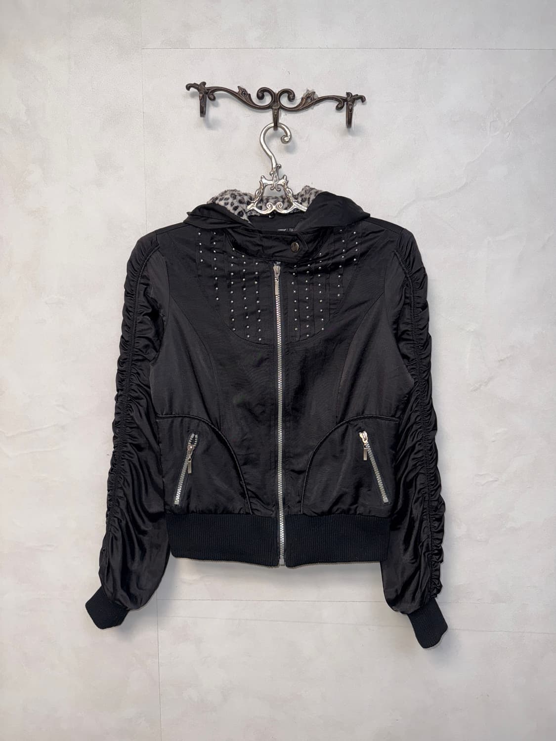 Black shirring embroidered stud 후드집업 상품이미지3