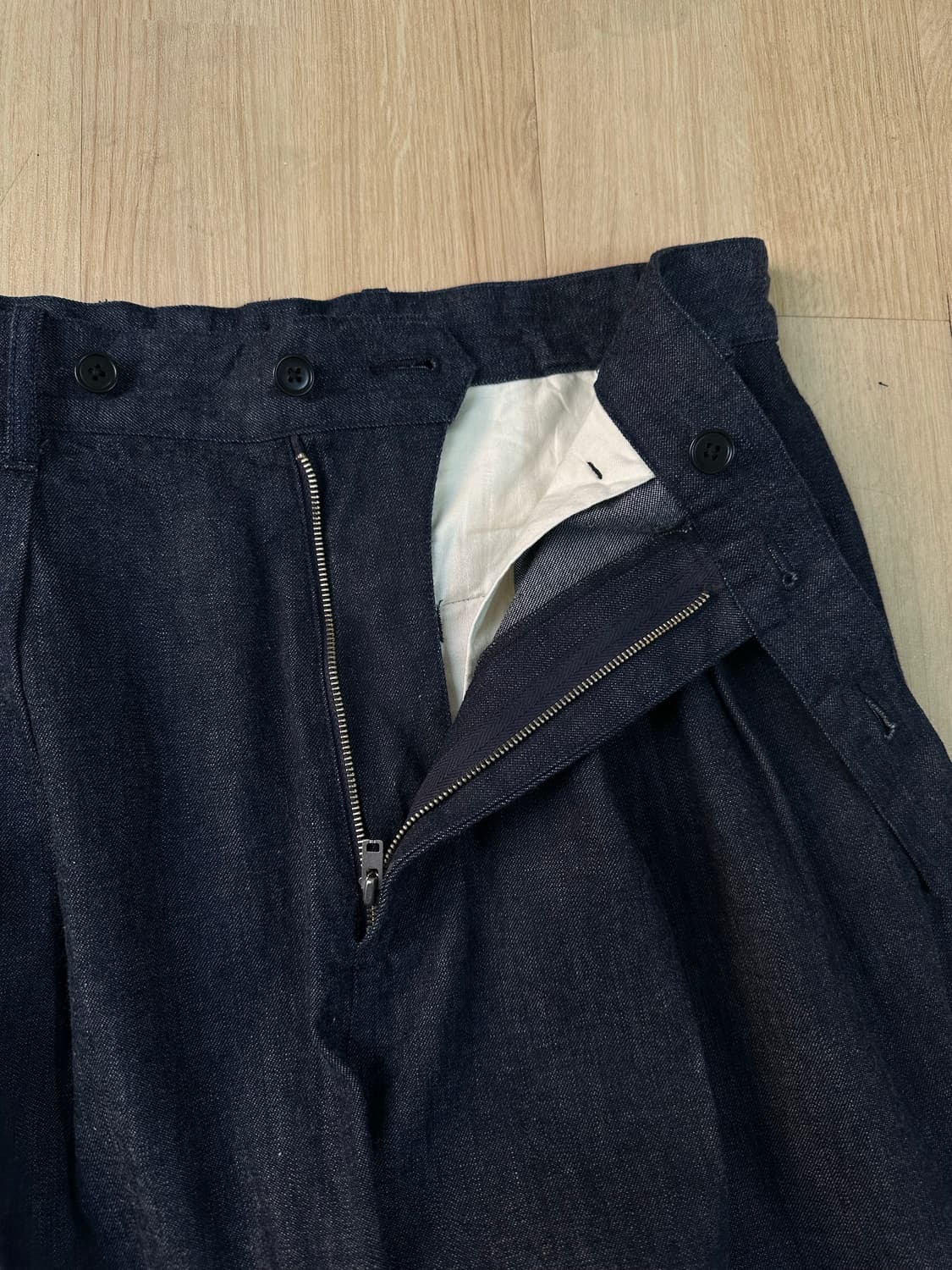 ulterior demin tucked trouser 상품이미지4