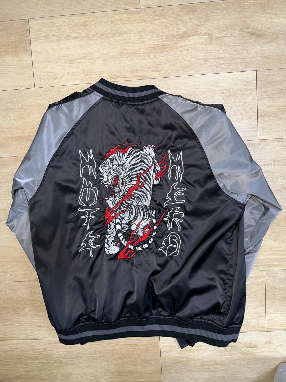 낫포너드 Tiger Satin Blouson Jacket 블랙 상품이미지3