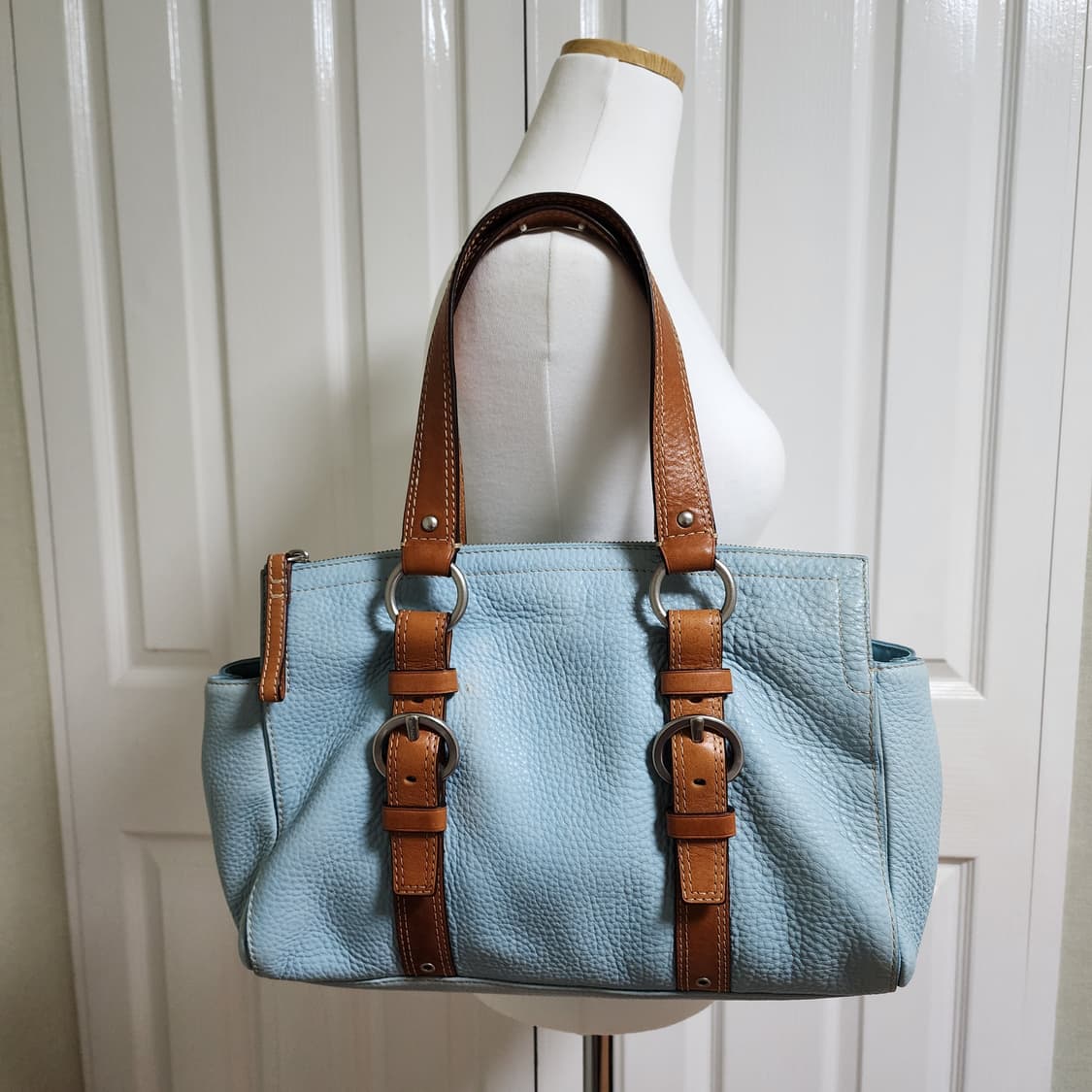 코치 첼시 페블 가죽 사첼백 상품이미지4