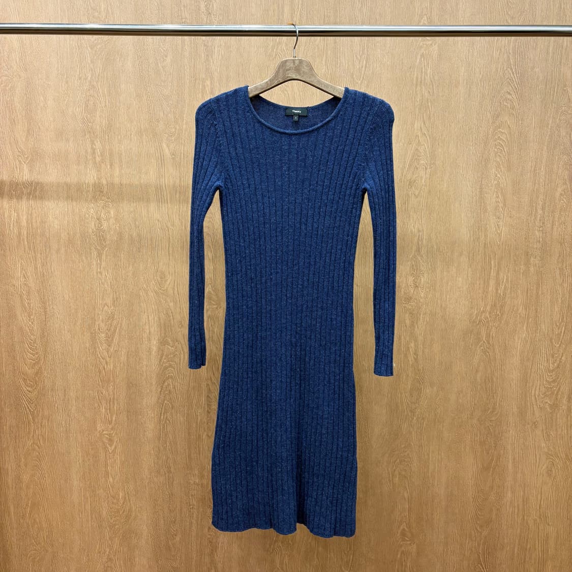 띠어리 니트 롱 원피스 라운드넥 골지 디테일 슬림핏 무지 네이비 상품이미지2