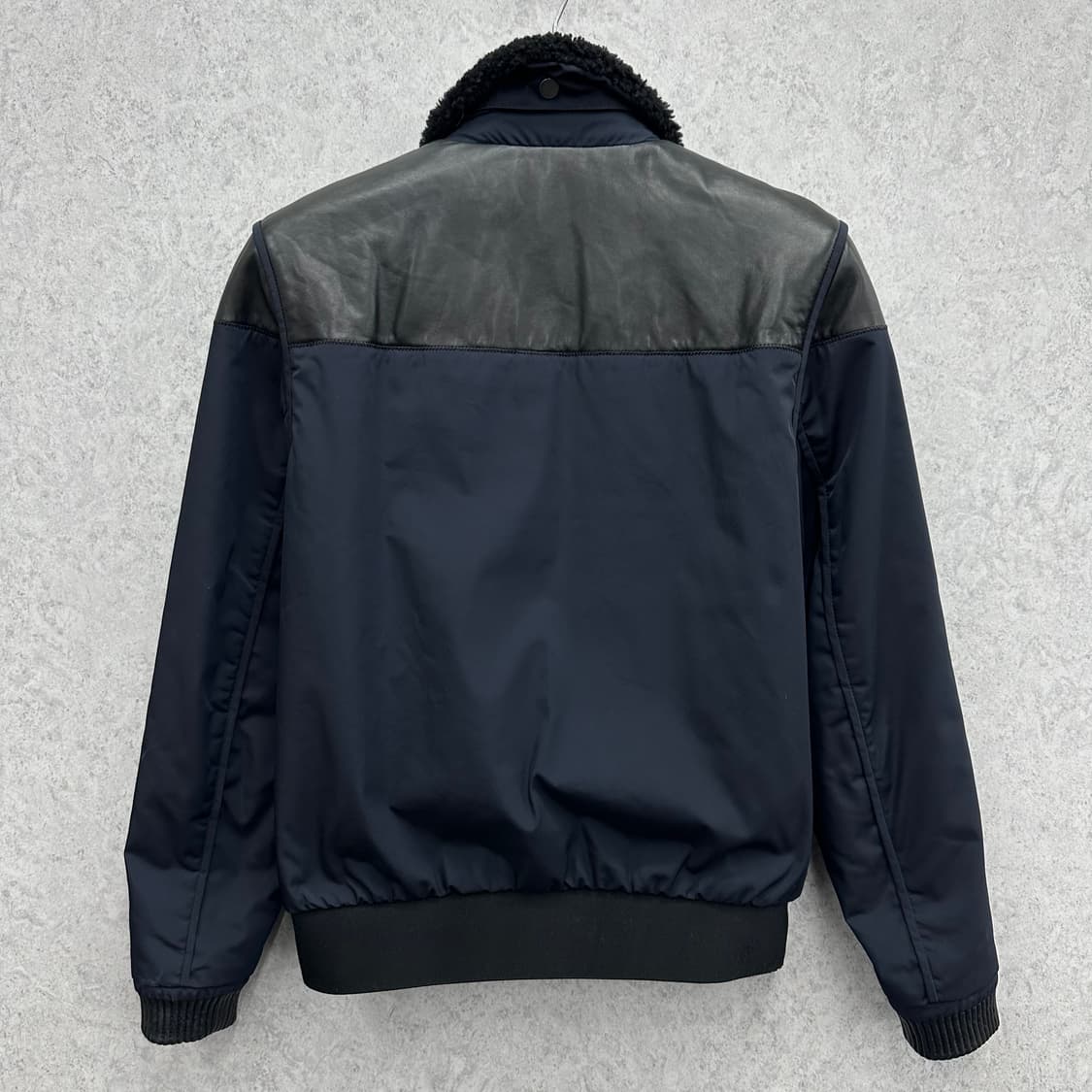 90 캘빈클라인 남자 숄더 램스킨 점퍼 상품이미지2