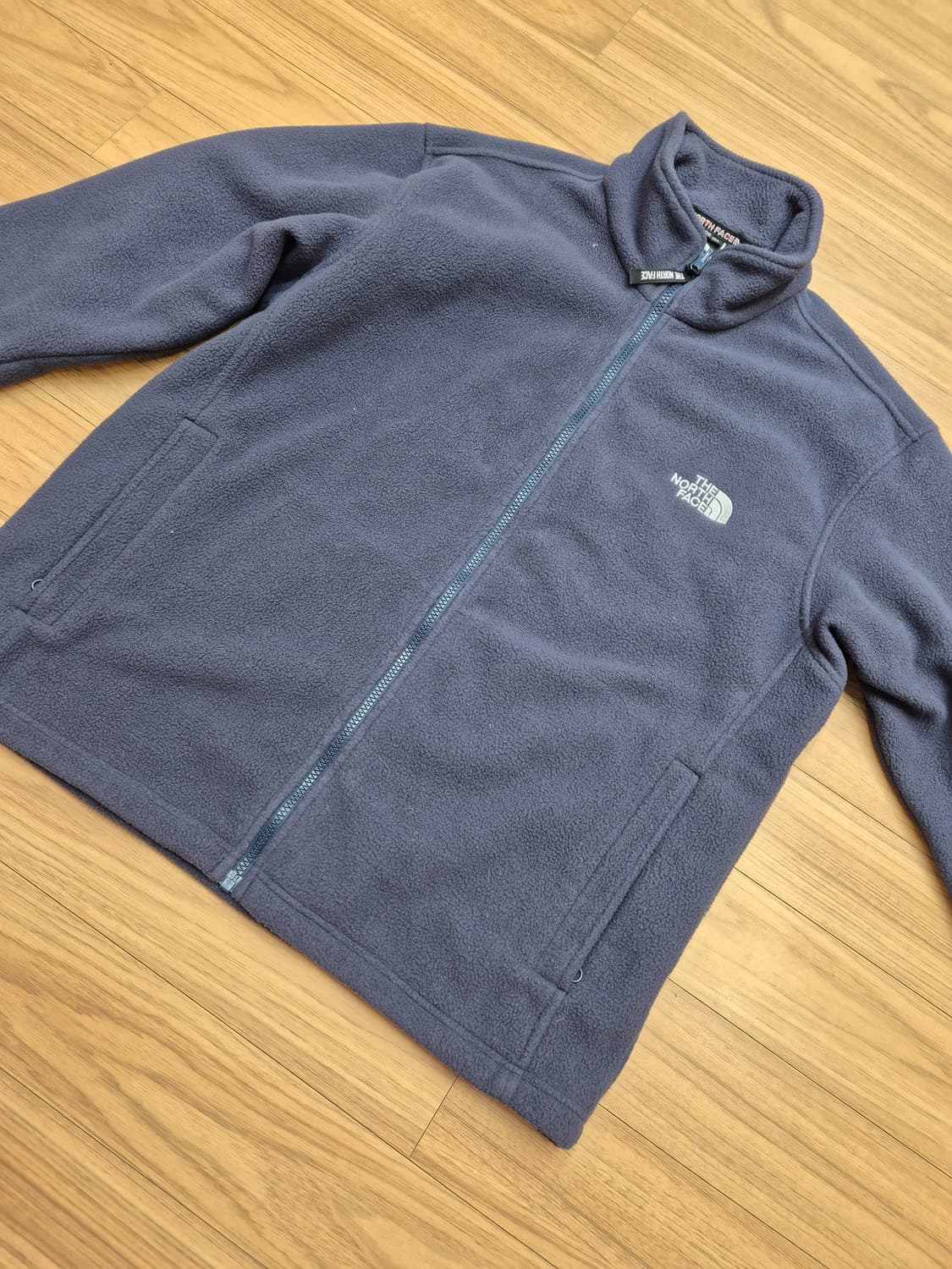 네이비 색상 노스페이스 플리스 자켓입니다. 사이즈는 XL(105)이고,  상품이미지1