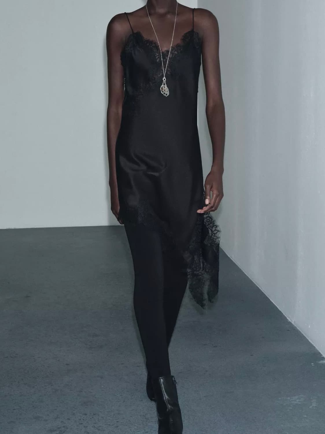 자라 언발란스 레이스 원피스 상품이미지1