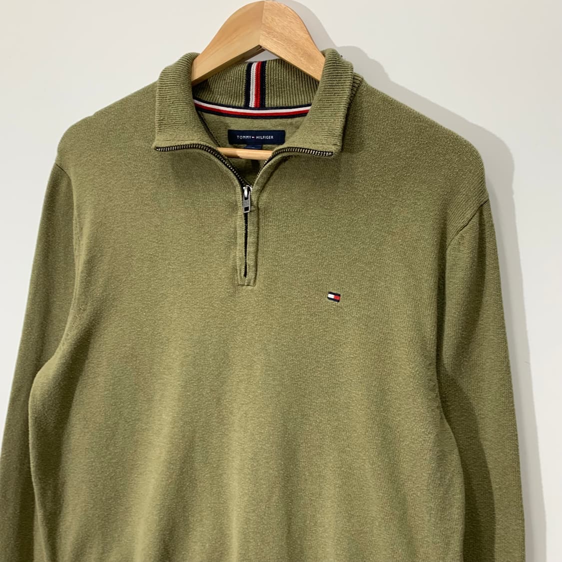 타미힐피거 반집업 올리브 니트 상품이미지2
