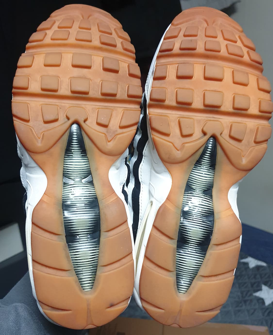 나이키 에어맥스95 유벤투스 2018 스니커즈 검횐 (245) 상품이미지6