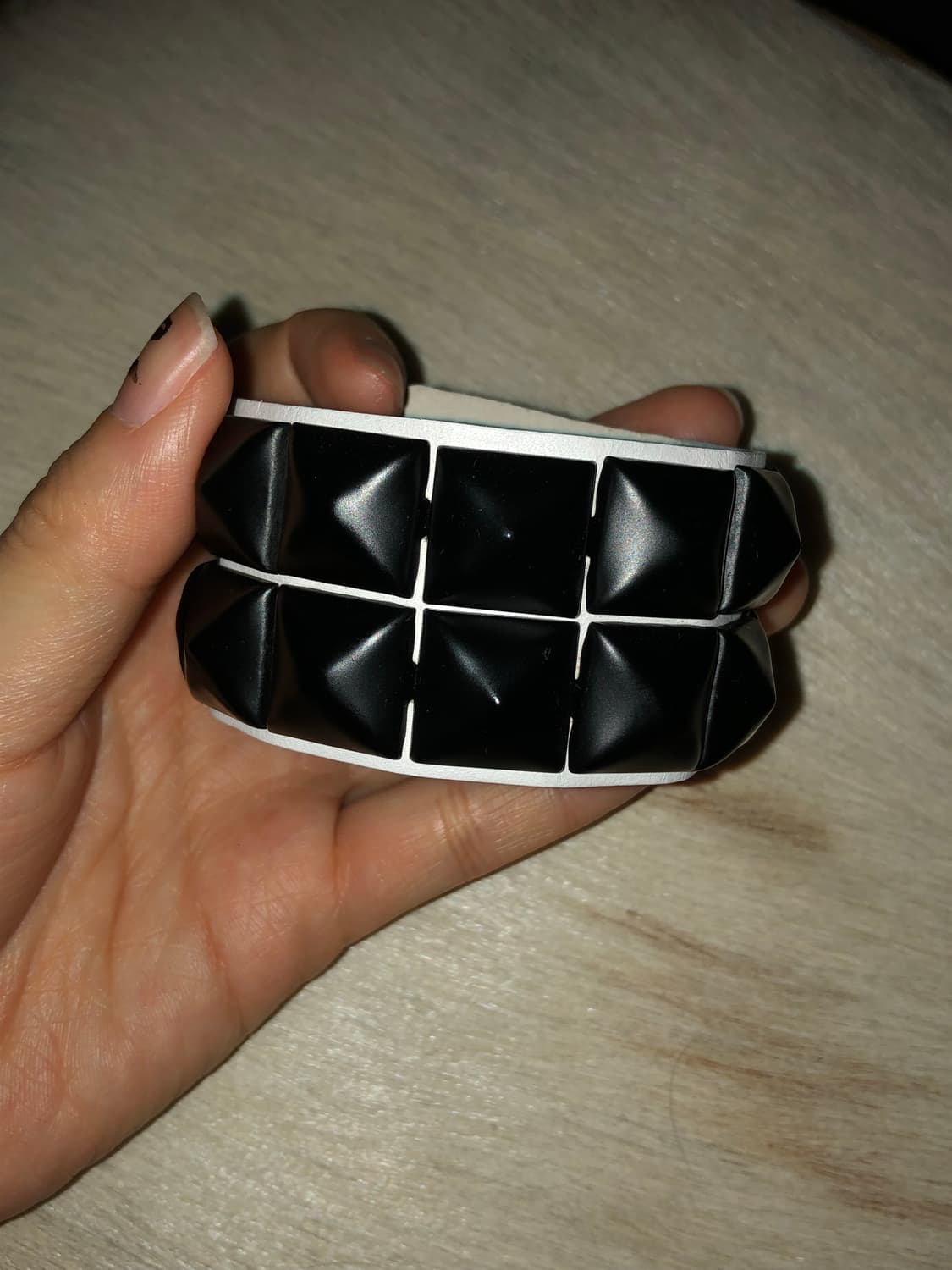 화이트 블랙 펑크 스터드 팔찌 상품이미지1