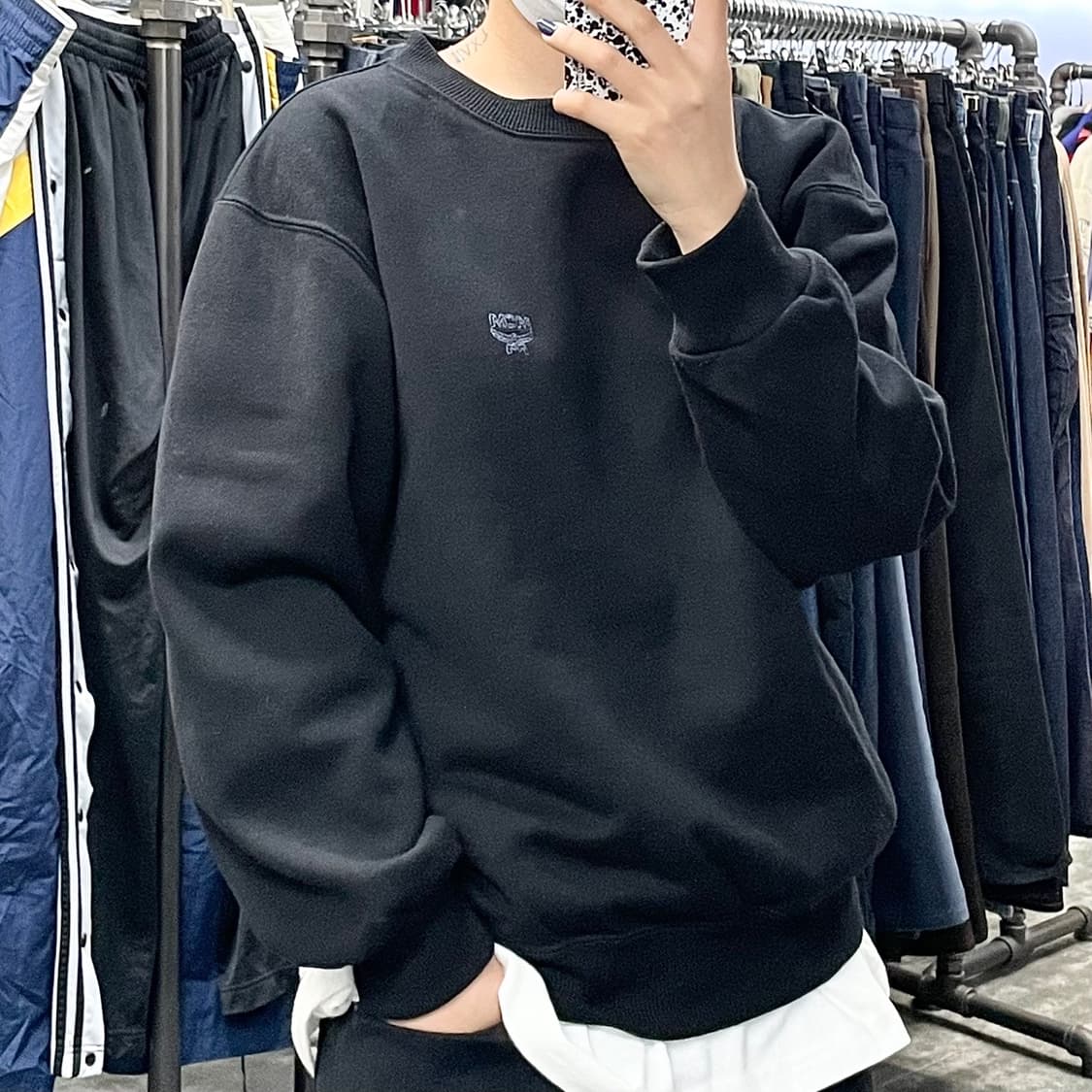 MCM 블랙 미니멀 맨투맨  상품이미지1