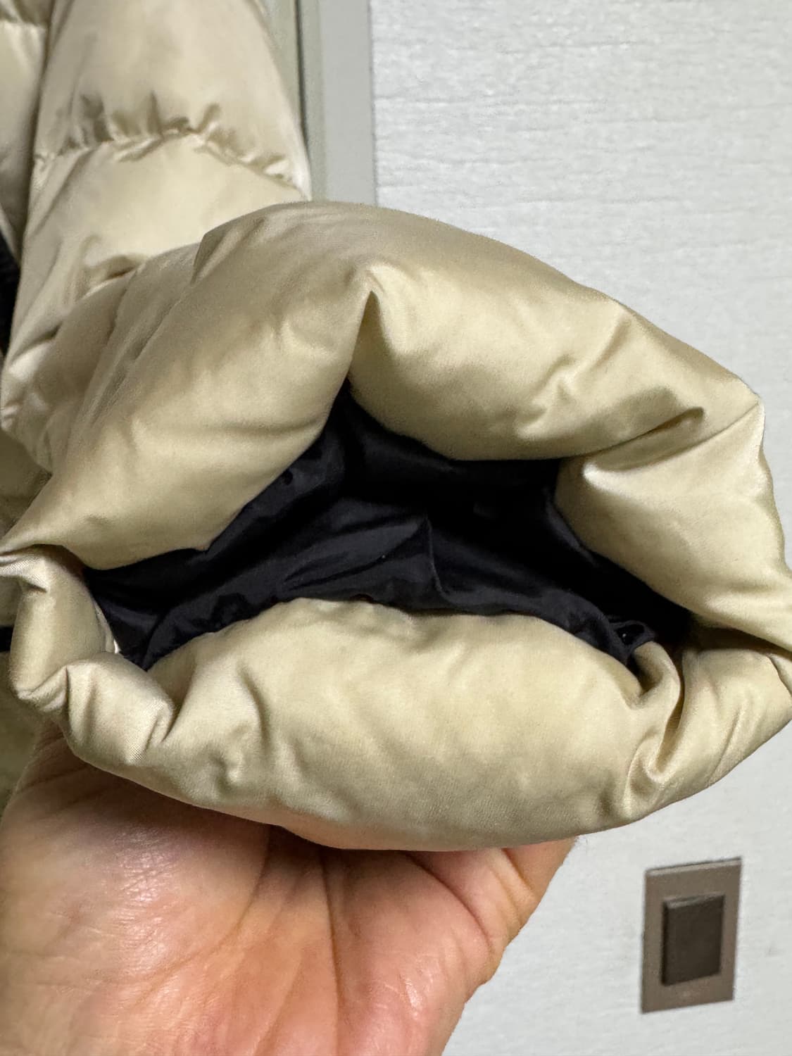 몽클레어 여성 롱패딩 아이보리 상품이미지4