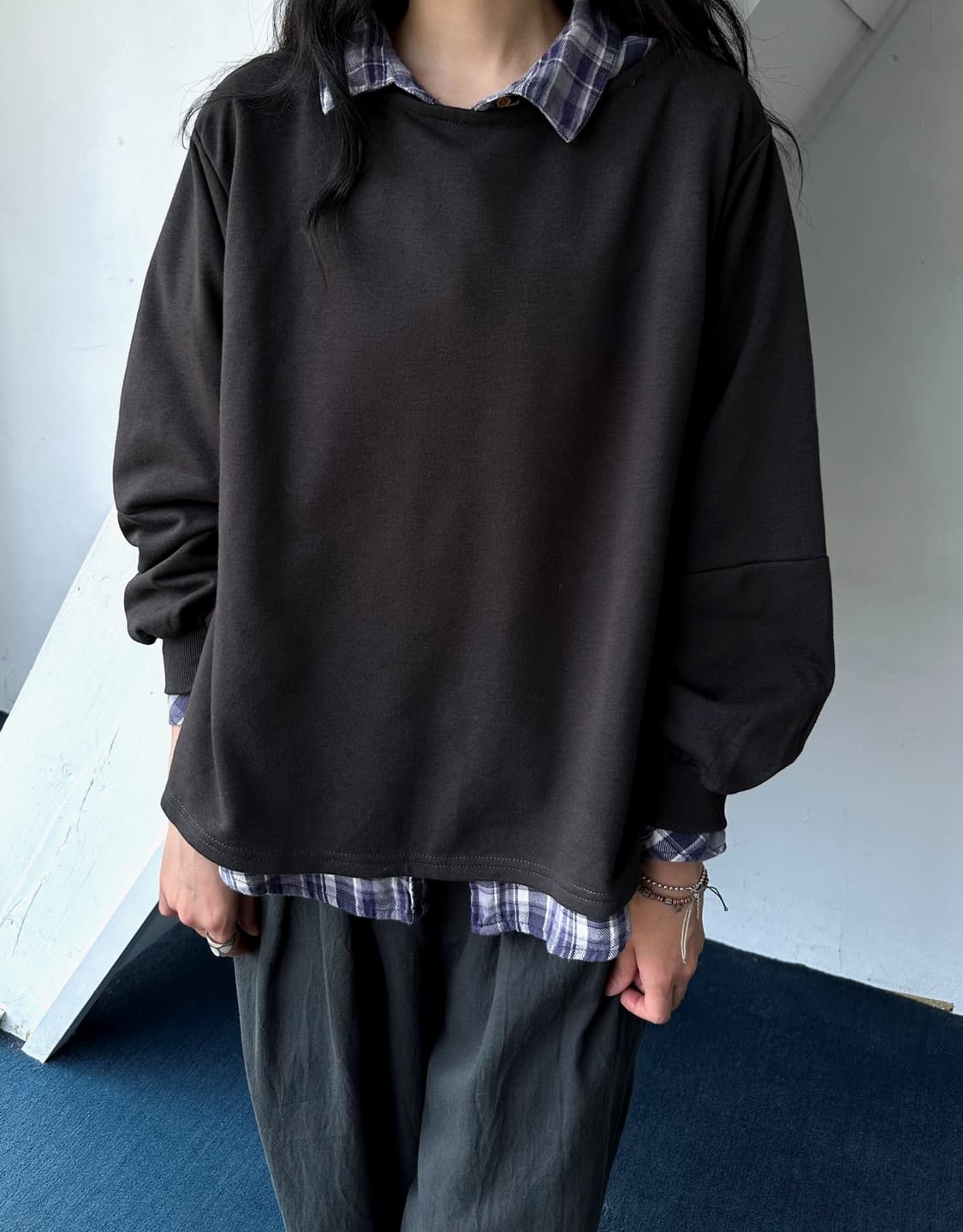 Design back panel sweat L/S TOP 상품이미지3