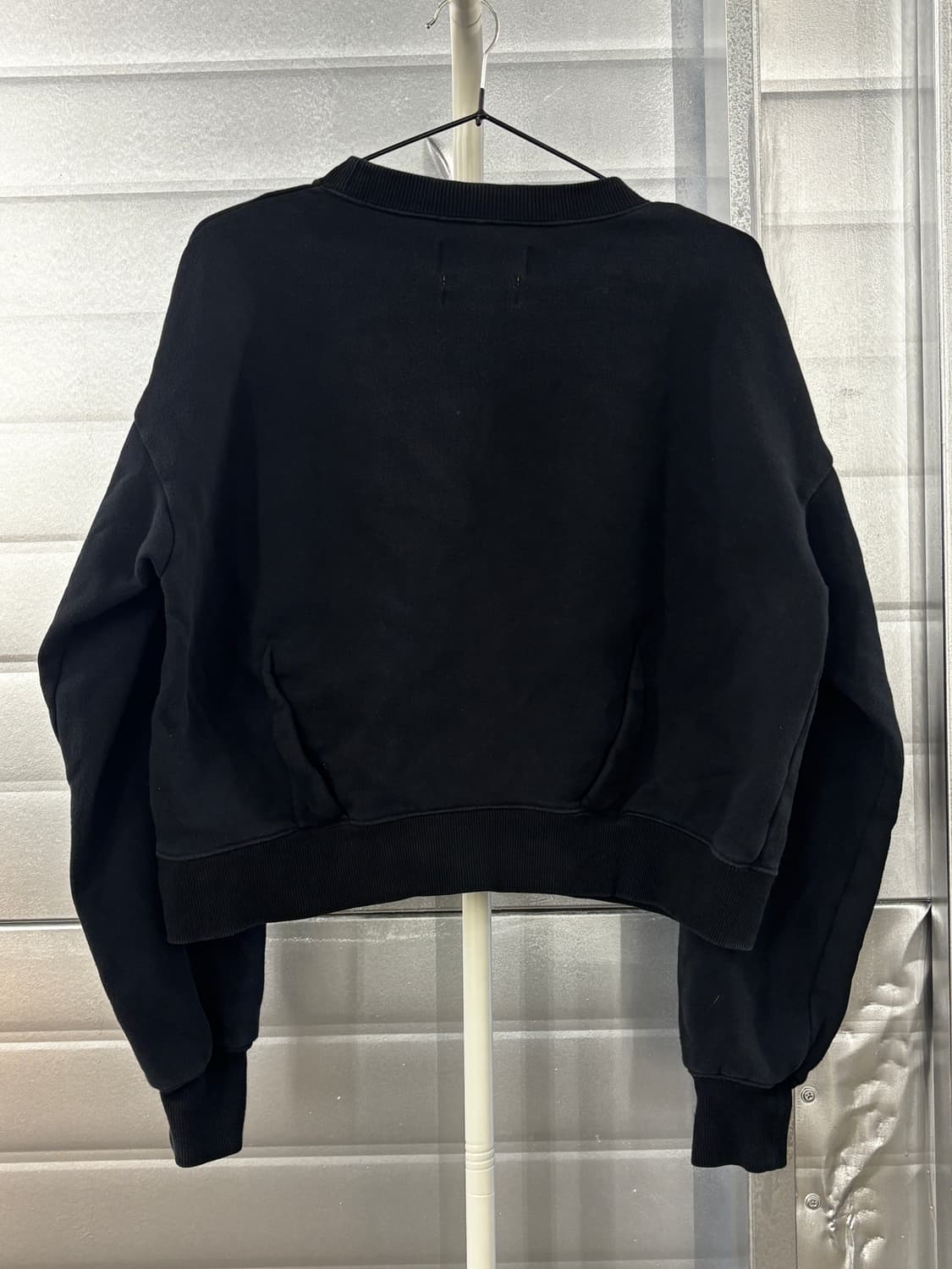 뮤베일 MUVEIL 38 블랙 꽃자수 맨투맨 상품이미지3