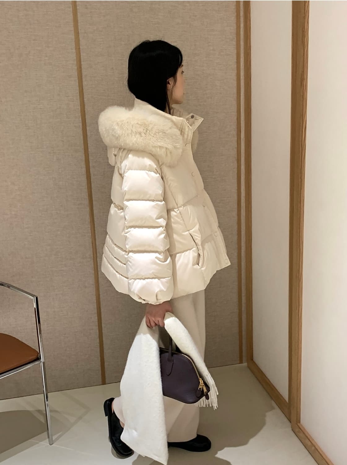 새상품) 어라운드율 안젤리나 구스 패딩 크림 베이지 컬러 A라인 폭스퍼 상품이미지2