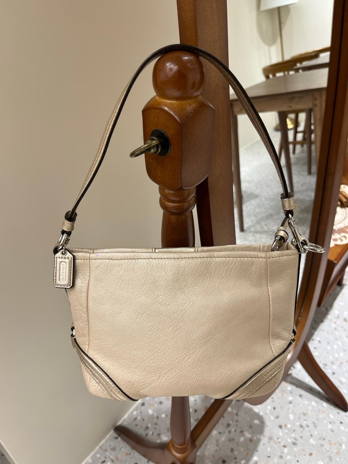Coach Mini White Bag 상품이미지6