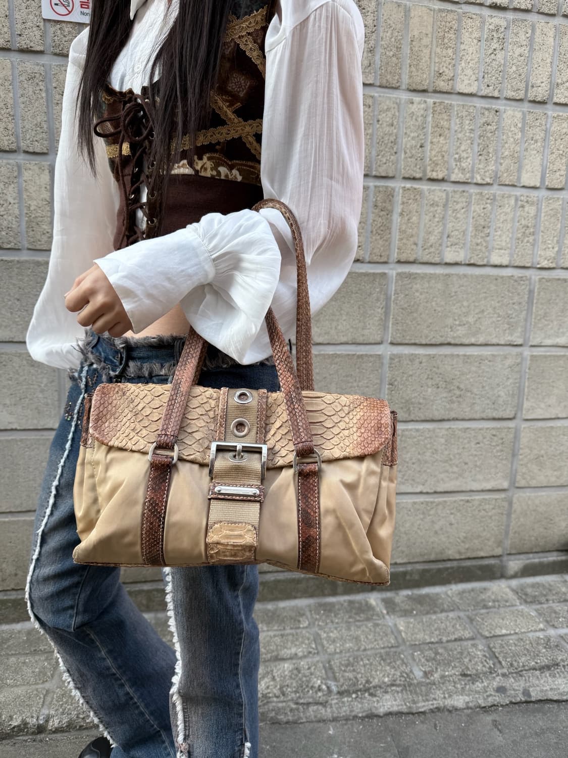 프라다 스네이크 스킨 숄더백 상품이미지5