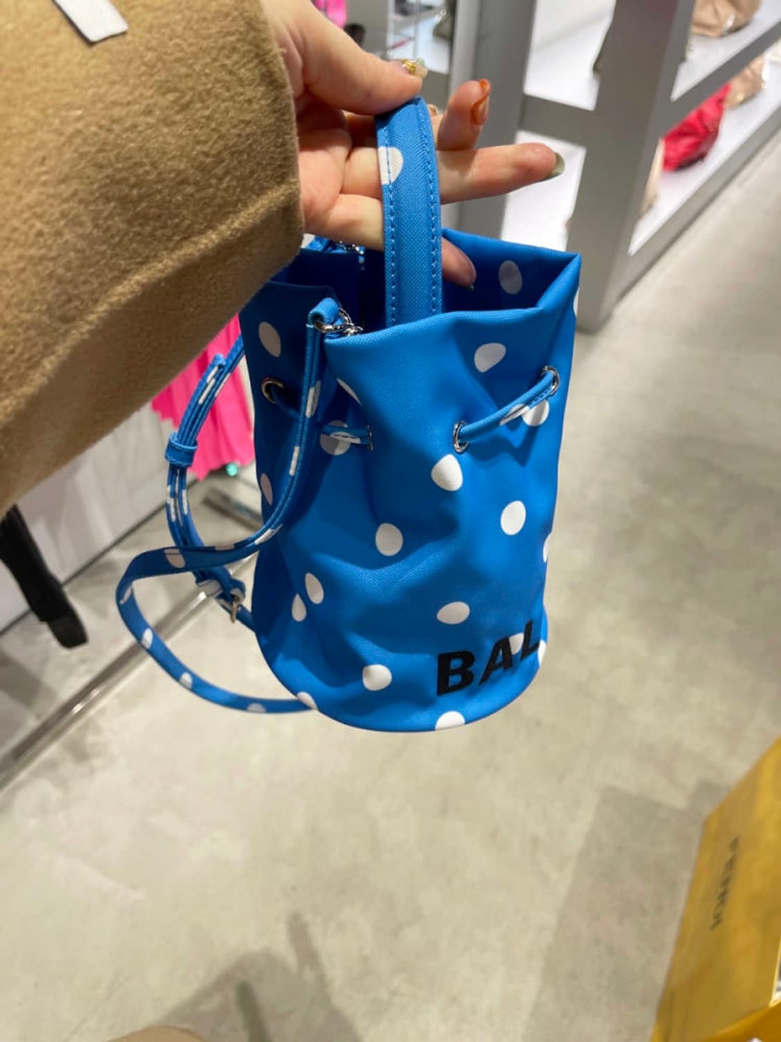 [정품] 발렌시아가 도트 복조리백 버킷백 블루 상품이미지4