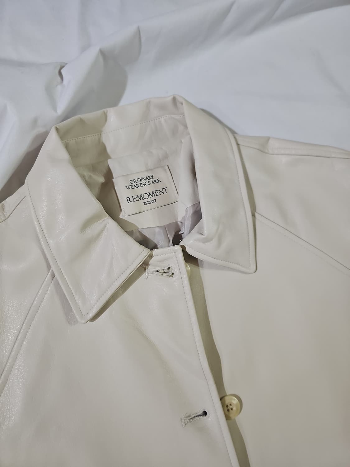 오디너리먼트 마크 하프 비건 레더 가죽 자켓 크림 상품이미지5