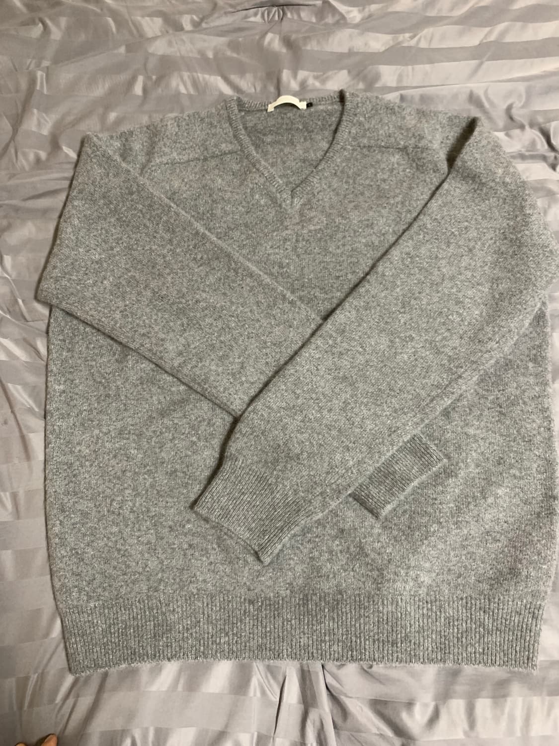 아모멘토 라쿤 브이넥 니트 상품이미지4