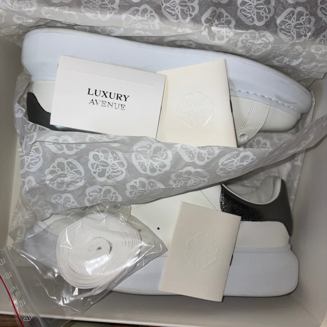 알렉산더 맥퀸 오버솔 스니커즈 화이트 블랙 펄 38 상품이미지4