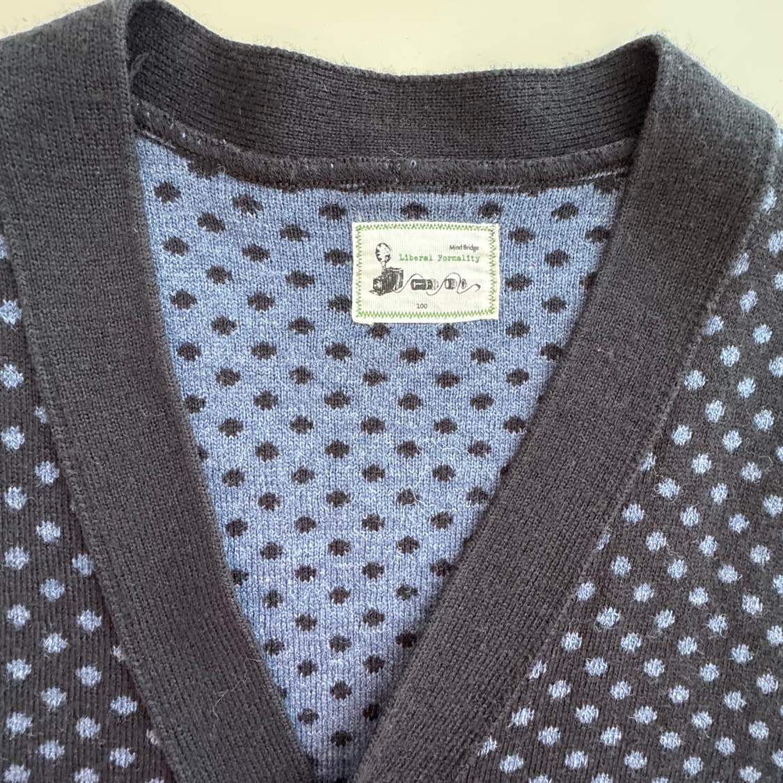 네이비 도트무늬 가디건 상품이미지1