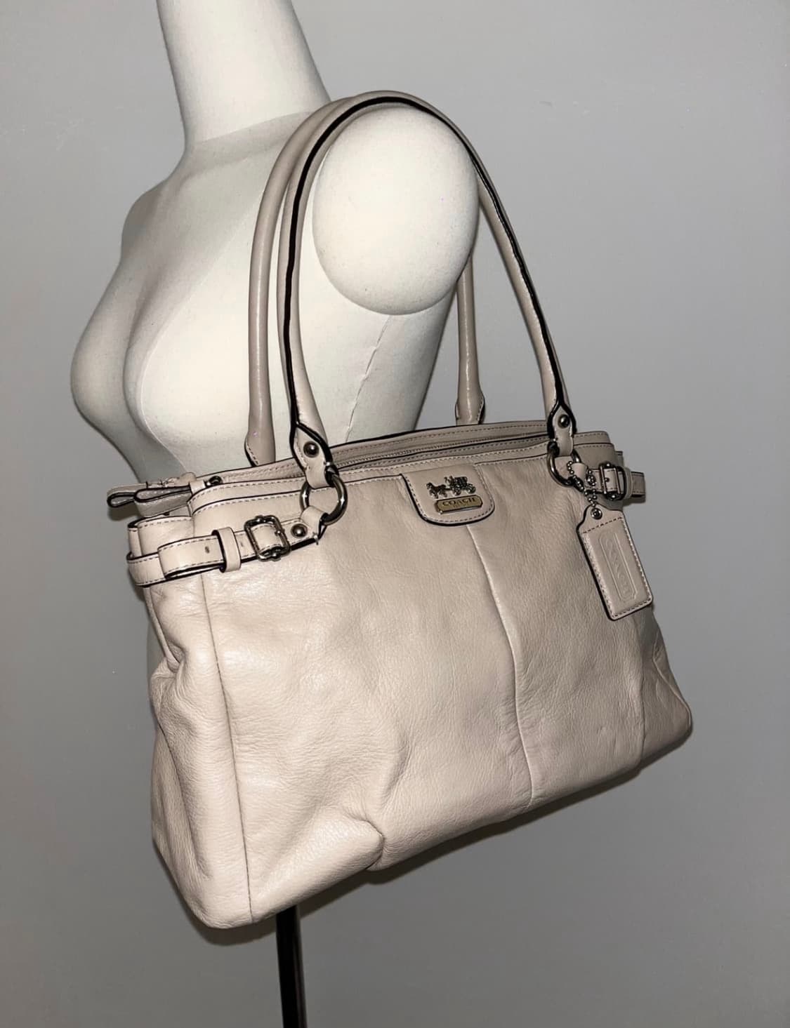 Coach beige pink shoulder bag 상품이미지1