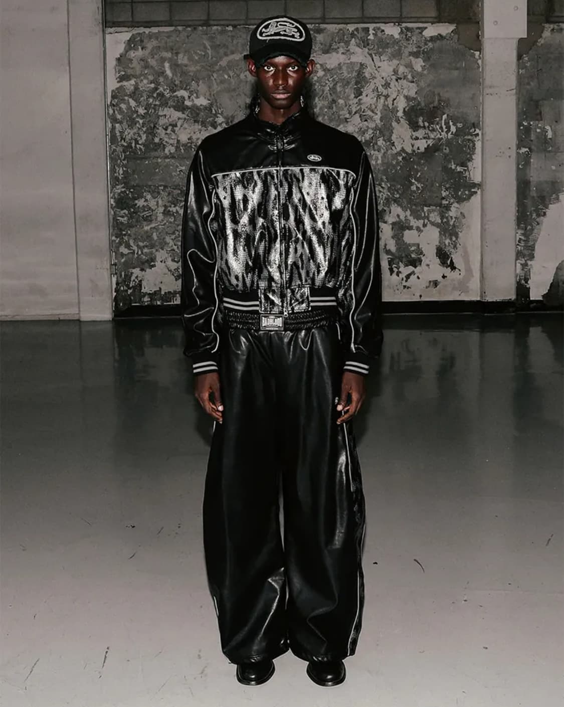 배드블러드 콘트라스트 레더 트랙 팬츠 - 블랙파이톤 가죽 바지 M 상품이미지3