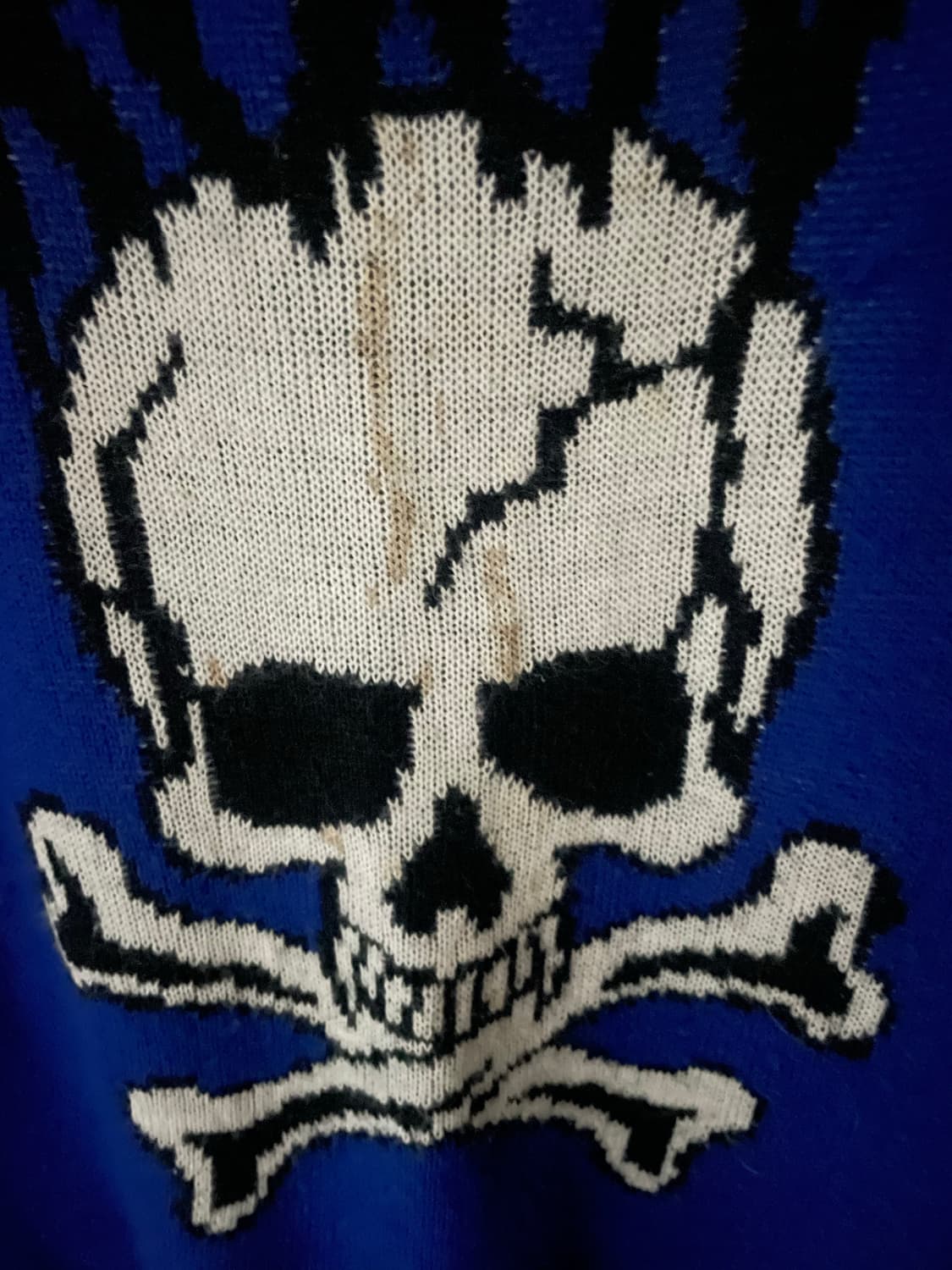 Punk vintage skull knit V넥 해골 니트 상품이미지3