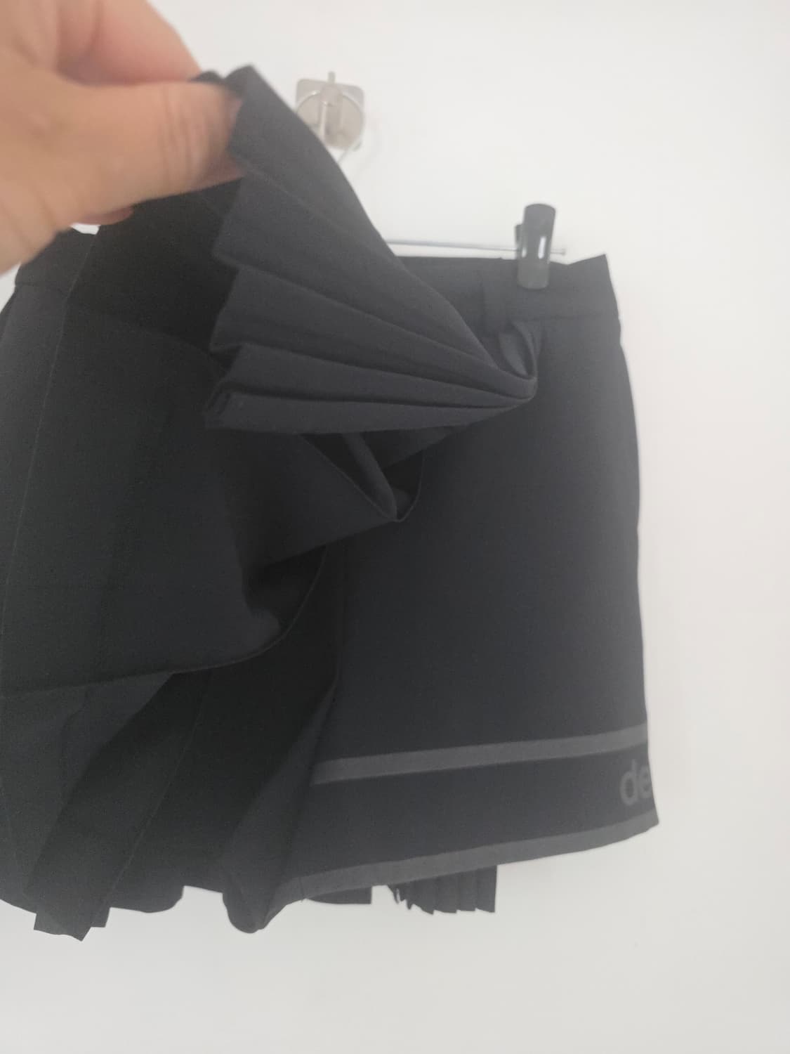 데상트 블랙 플리츠 랩 스커트 XS~S (언발/속바지) 상품이미지2