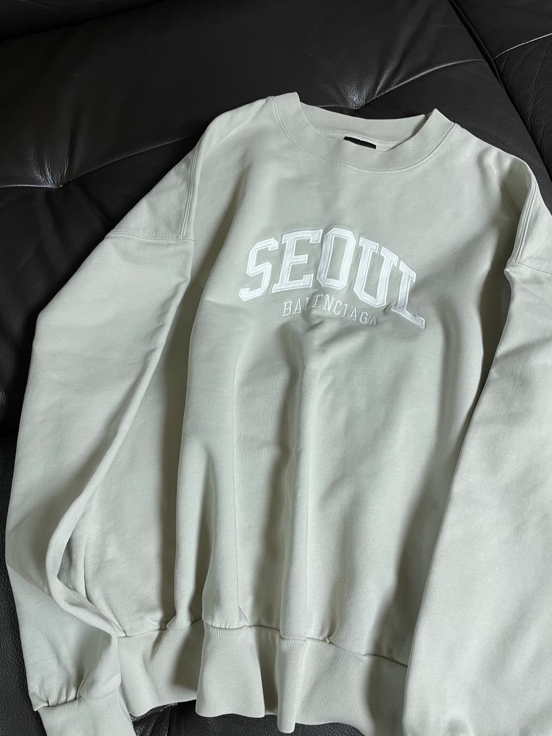 발렌시아가 시티컬렉션 서울 맨투맨 상품이미지1