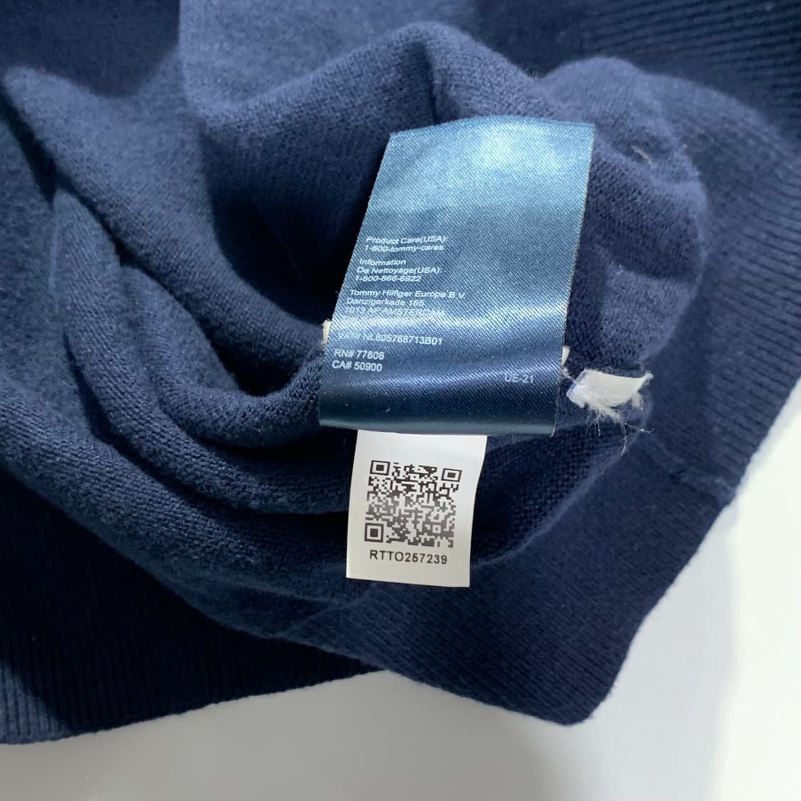 타미힐피거 플래그 브이넥 니트 네이비 상품이미지4