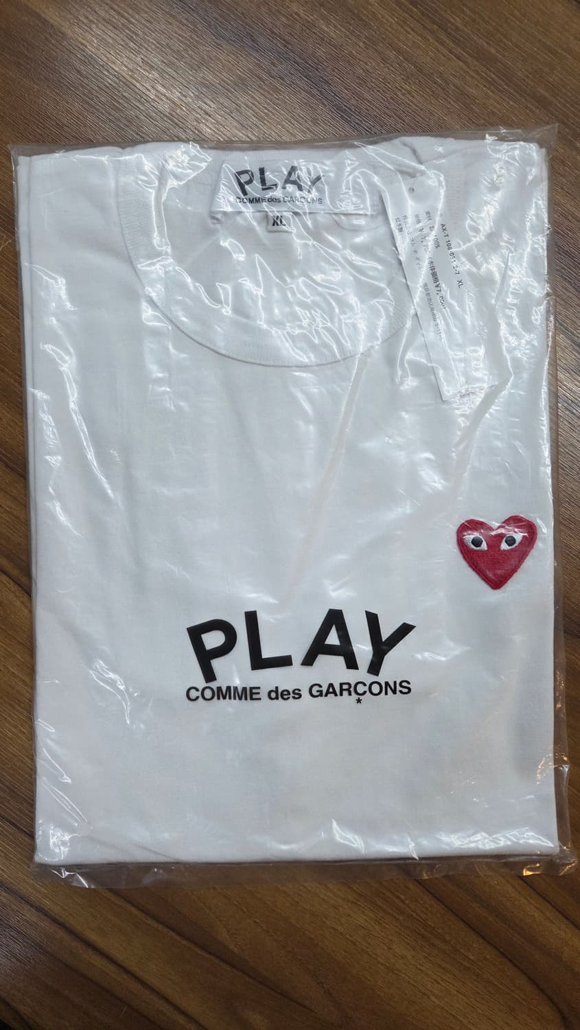 꼼데 하트 로고 화이트 반팔티 XL(새상품) 상품이미지1