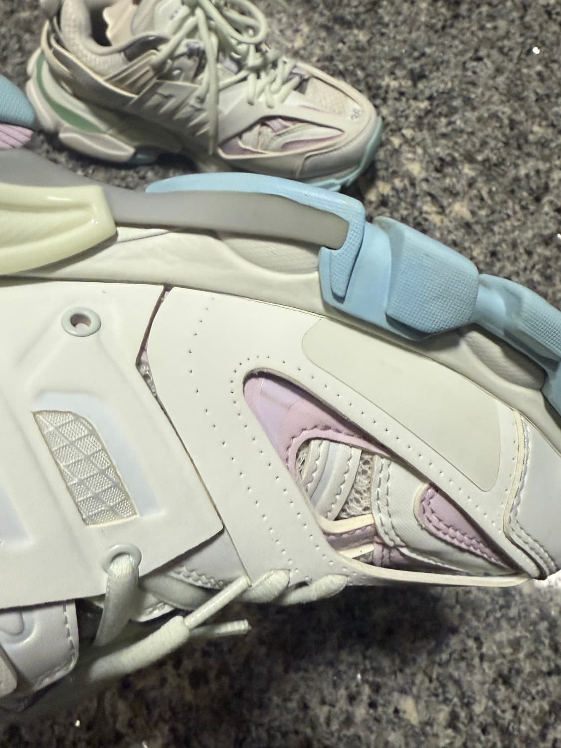 발렌시아가 트랙 화이트앤파스텔 상품이미지3