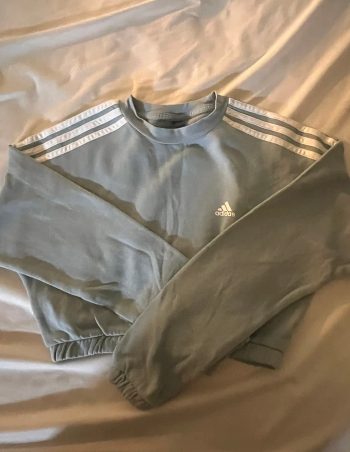 아디다스 크롭 기모 맨투맨 상품이미지1