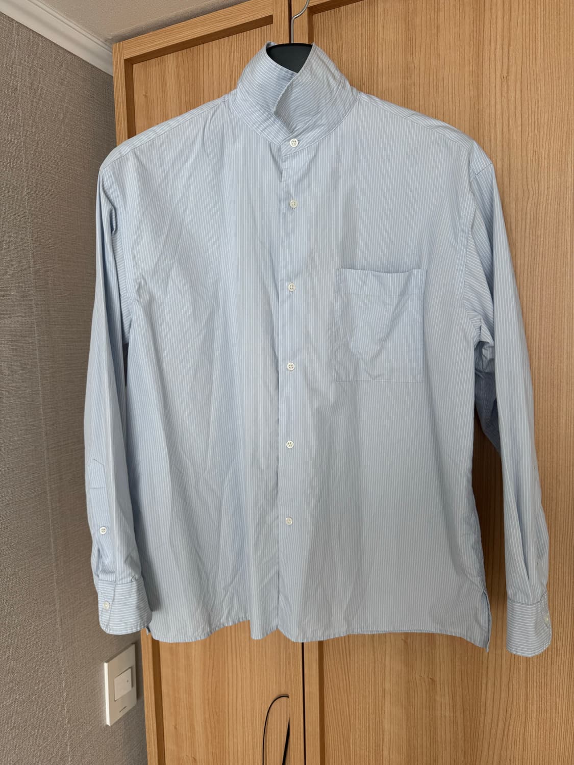 25시즌 유니클로 C 스트라이프 셔츠 판매합니다. 상품이미지1