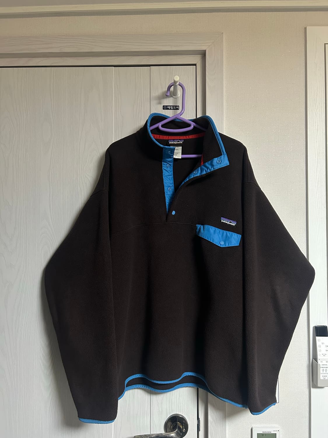 파타고니아 신칠라 다크브라운 플럼 L사이즈 (잔나비 최정훈 착용모델) 상품이미지1